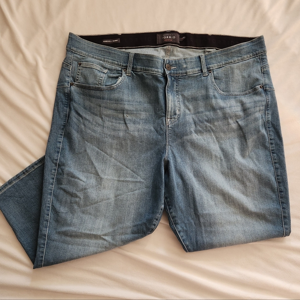 Torrid Bombshell Skinny crop jeans 26W
